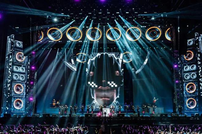 巡回演唱会燃爆跨年夜的万人音乐狂欢！龙8中国唯一入口凤凰传奇“吉祥如意”(图3)