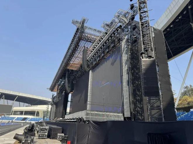 巡回演唱会燃爆跨年夜的万人音乐狂欢！龙8中国唯一入口凤凰传奇“吉祥如意”(图5)