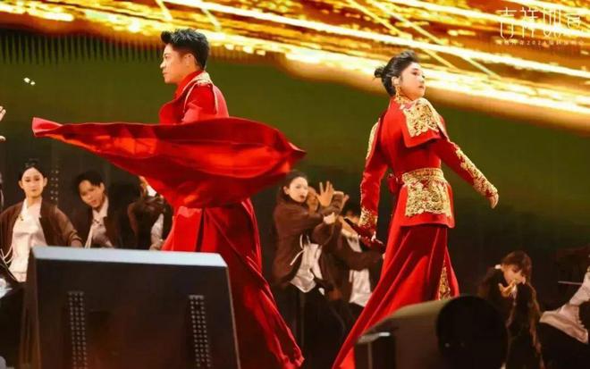 巡回演唱会燃爆跨年夜的万人音乐狂欢！龙8中国唯一入口凤凰传奇“吉祥如意”(图4)